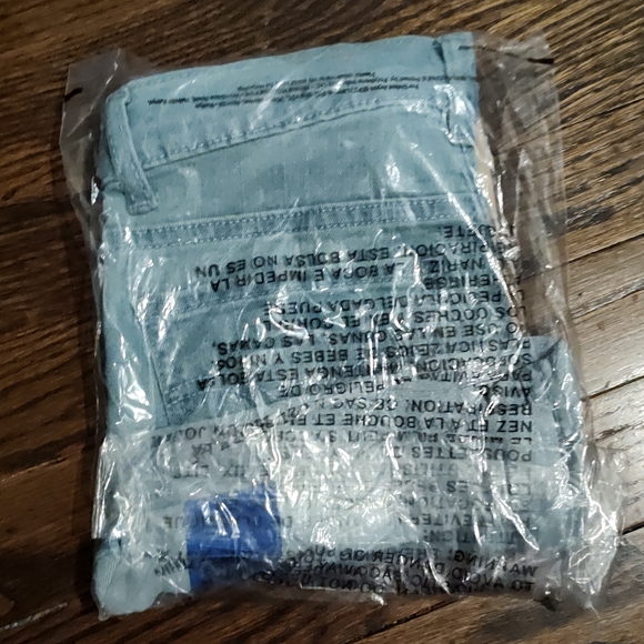 New Levi's Youth kids girls Short Light Blue Pockets Rolled Cuffs Classic Size 7 - Picture 7 of 7